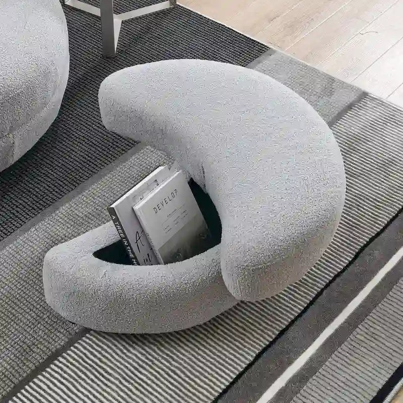 Fauteuil rond pivotant oversized en tissu bouclette ivoire/gris avec pouf de rangement et 4 oreillers – 1 place