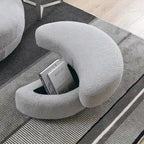 Fauteuil rond pivotant oversized en tissu bouclette ivoire/gris avec pouf de rangement et 4 oreillers – 1 place