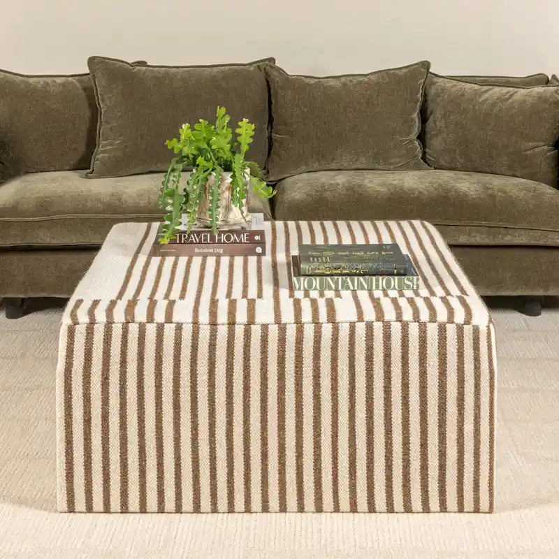 Table basse pouf capitonnée en laine kilim marron et crème – Multi-usage